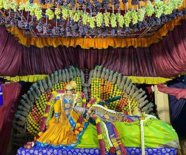 Srirangam Sri Ranganathaswamy gifts to Aandal for Aadi Pooram Srirangam Sri Ranganathaswamy gifts to Aandal for Aadi Pooram