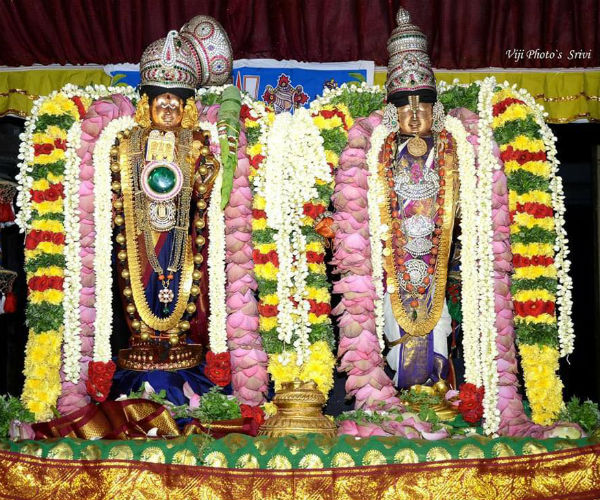 Srirangam Sri Ranganathaswamy gifts to Aandal for Aadi Pooram Srirangam Sri Ranganathaswamy gifts to Aandal for Aadi Pooram