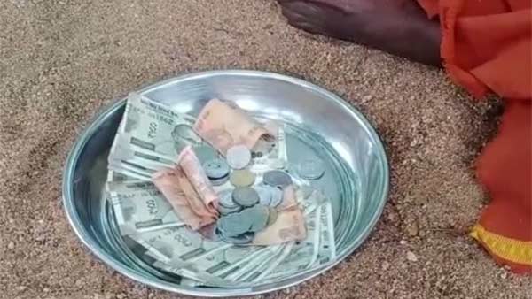 AlmsSeeker donated the Rs.50,000 money received to the Madurai District Collector AlmsSeeker donated the Rs.50,000 money received to the Madurai District Collector