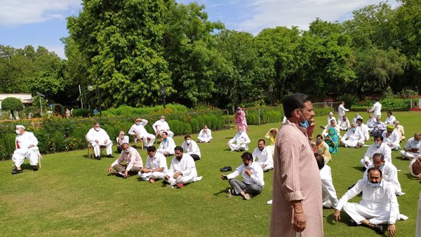 எதிர்க்கட்சிகள் கைகோர்த்தன