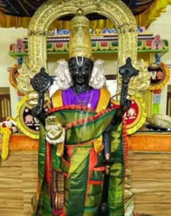 அத்தி மர சிலைகள்