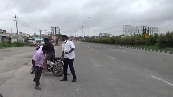 போலீசார் தடியடி