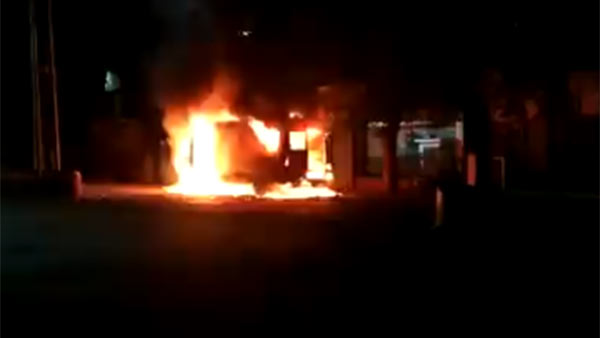 corona Patient Dies In Karnatakas Belagavi Hospital, Family Torches Ambulance corona Patient Dies In Karnatakas Belagavi Hospital, Family Torches Ambulance