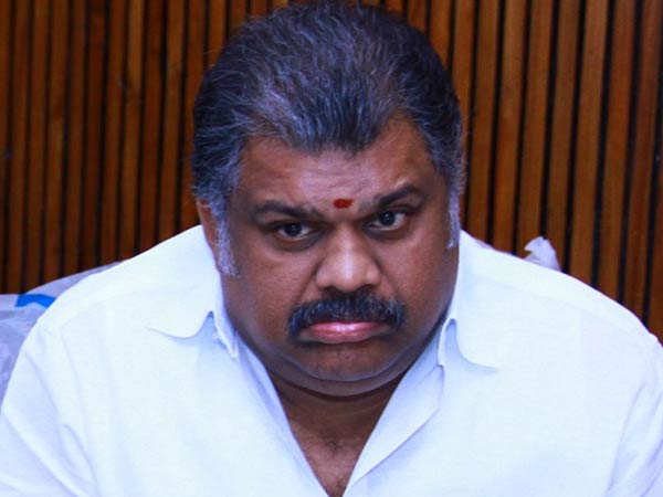 தமிழகத்தில் குழப்பத்தை ஏற்படுத்துகின்றனர்