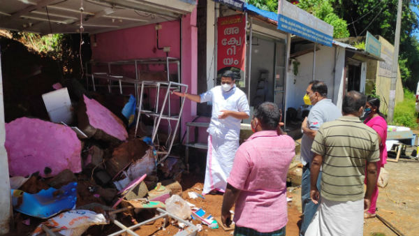 Keralas Kuttampuzha is surrounded by flood Keralas Kuttampuzha is surrounded by flood