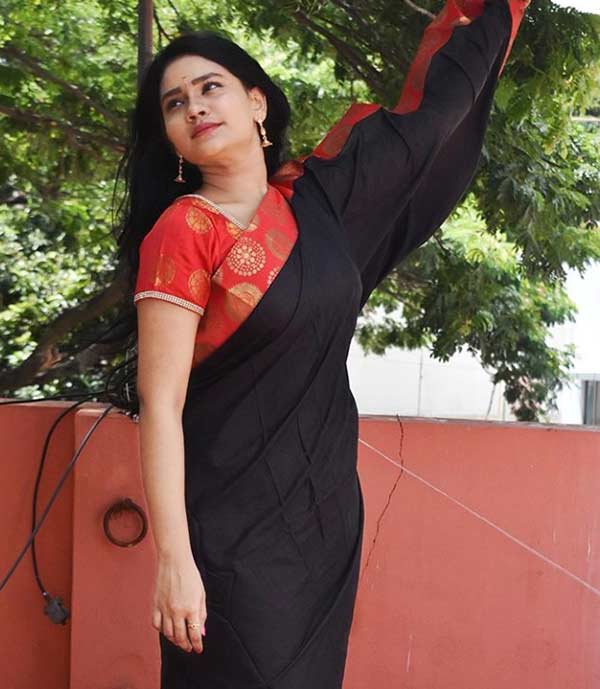 முதலில் தெய்வ மகள்