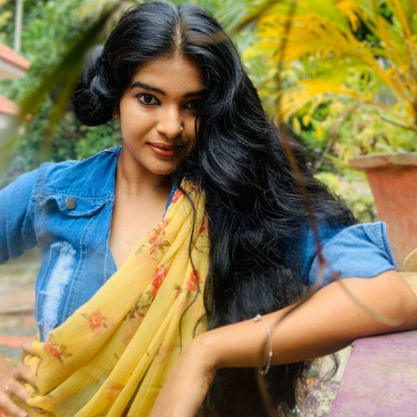 வேலைக்காரப் பெண்ணாக இருந்து