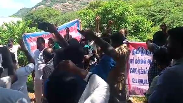 Village people protest to protect for Parambu Hills Village people protest to protect for Parambu Hills