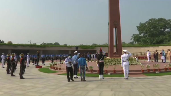 Kargil Vijay Diwas: Rajnath Singh pays tributes in National War memorial Kargil Vijay Diwas: Rajnath Singh pays tributes in National War memorial