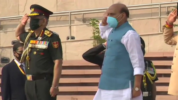 Kargil Vijay Diwas: Rajnath Singh pays tributes in National War memorial Kargil Vijay Diwas: Rajnath Singh pays tributes in National War memorial