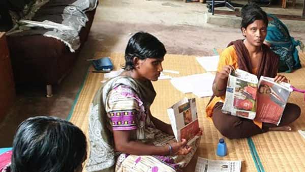 கைத்தொழில் கற்றுக்கொடுத்த நிஹாரிகா