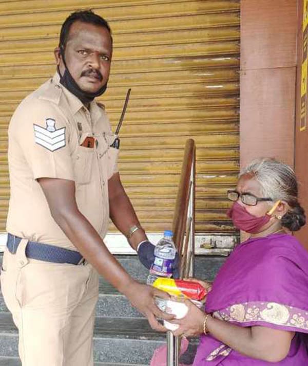 trichy policeman helps poor woman trichy policeman helps poor woman
