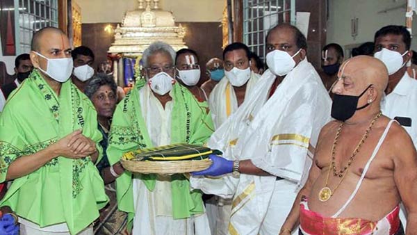 Vasthirams was given to Tirupati Devasthanams by Trichy Srirangam Vasthirams was given to Tirupati Devasthanams by Trichy Srirangam
