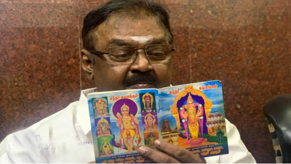 Vijayakanth who read Kandha sashti kavasam Vijayakanth who read Kandha sashti kavasam