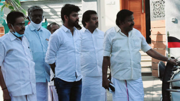 வாழ்த்துக் கூறினார்