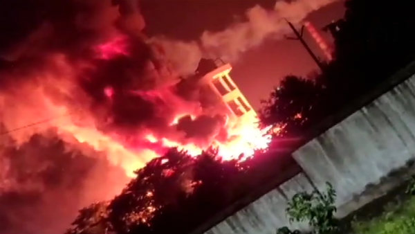 A massive fire engulfs chemical plant in Visakhapatnam A massive fire engulfs chemical plant in Visakhapatnam