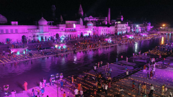 தீப ஒளியில் ஜொலிக்கும் அயோத்தி