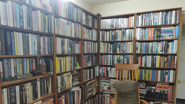 Man gets marriage proposals after he shares photos of his books collection Man gets marriage proposals after he shares photos of his books collection