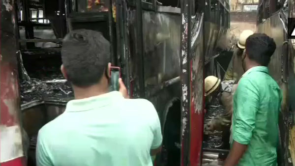 Koyambedu omni bustand fire accident 5 buses Damage Koyambedu omni bustand fire accident 5 buses Damage