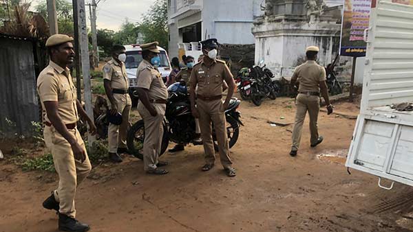 Cuddalore: One murder- 25 boats Set Fire Cuddalore: One murder- 25 boats Set Fire