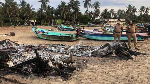 Cuddalore: One murder- 25 boats Set Fire Cuddalore: One murder- 25 boats Set Fire