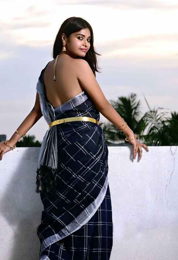 நழுவவே இல்லையே சேலை