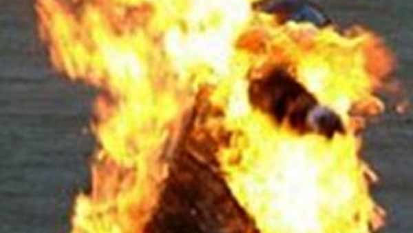 cellphone blasted while charging mother and two children died in karur cellphone blasted while charging mother and two children died in karur