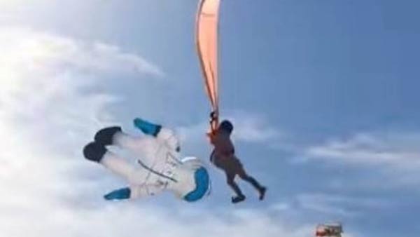 A 3-year-old girl lifted several meters in the air while flying a kite in Taiwan A 3-year-old girl lifted several meters in the air while flying a kite in Taiwan