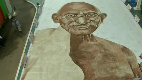 Shiva Raman from Chennai painted Mahatma Gandhis portrait in 2,020 square feet using coffee powder Shiva Raman from Chennai painted Mahatma Gandhis portrait in 2,020 square feet using coffee powder