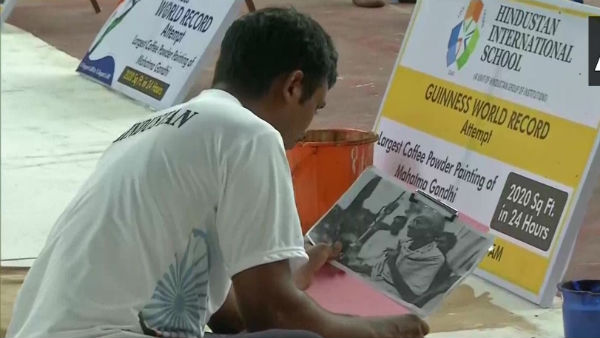 Shiva Raman from Chennai painted Mahatma Gandhis portrait in 2,020 square feet using coffee powder Shiva Raman from Chennai painted Mahatma Gandhis portrait in 2,020 square feet using coffee powder
