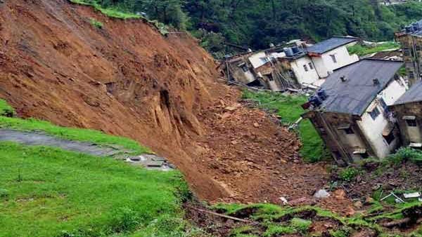 Kerala flood: 17 killed, 70 feared trapped in Idukki landslide Kerala flood: 17 killed, 70 feared trapped in Idukki landslide