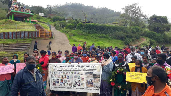 Tea Estate Labourers Pay tribute to Kerala Landslide Victims Tea Estate Labourers Pay tribute to Kerala Landslide Victims