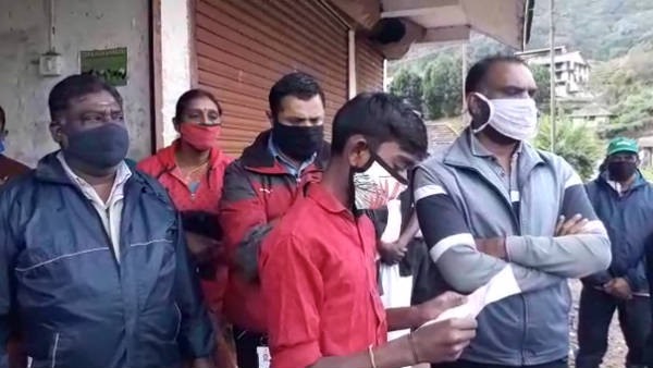 Tea Estate Labourers Pay tribute to Kerala Landslide Victims Tea Estate Labourers Pay tribute to Kerala Landslide Victims