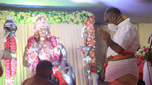முருகன் செய்த வேல் பூஜை