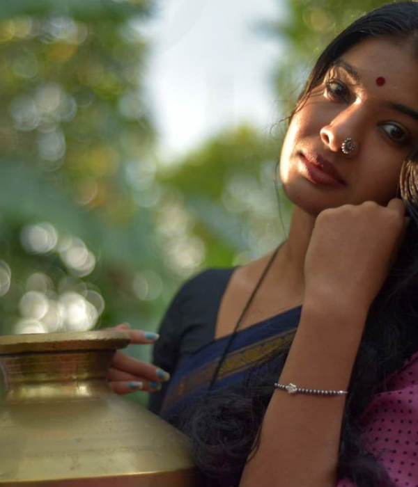 பார்த்து ரசிக்கும் ரசிகர்கள்