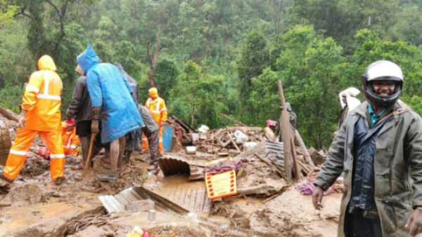 மூணாறு நிலச்சரிவில் சிக்கி பலியானோரின் எண்ணிக்கை 47 ஆக உயர்வு.. ஆற்றில் மிதந்த 4 பேரது சடலம் மீட்பு