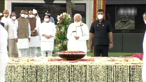 President Ram Nath Kovind, PM Modi pay tribute to former PM Vajpayee President Ram Nath Kovind, PM Modi pay tribute to former PM Vajpayee