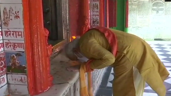 PM Modi in Ayodhya visit Hanuman Garhi darshan PM Modi in Ayodhya visit Hanuman Garhi darshan