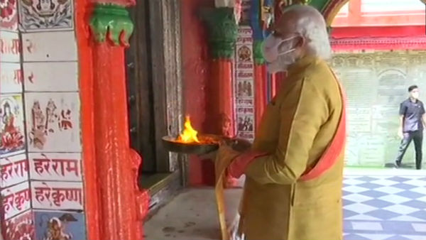 PM Modi in Ayodhya visit Hanuman Garhi darshan PM Modi in Ayodhya visit Hanuman Garhi darshan