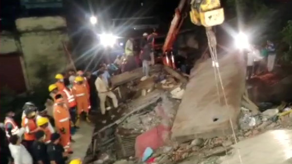 A 2 storey building collapsed in Madhya Pradesh: 7 people rescued, many feared of trapped A 2 storey building collapsed in Madhya Pradesh: 7 people rescued, many feared of trapped