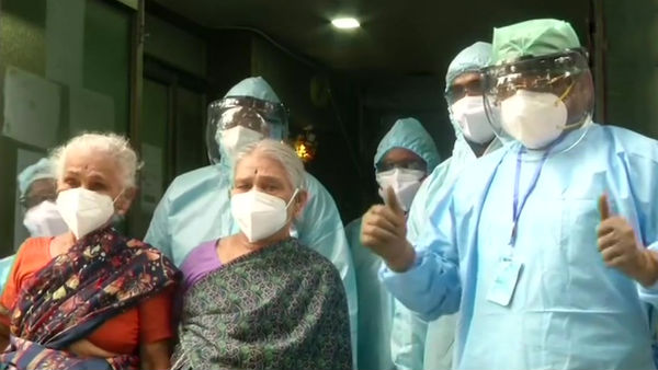 Coronavirus: 94-year-old woman and 71-year-old daughter discharged from hospital Coronavirus: 94-year-old woman and 71-year-old daughter discharged from hospital