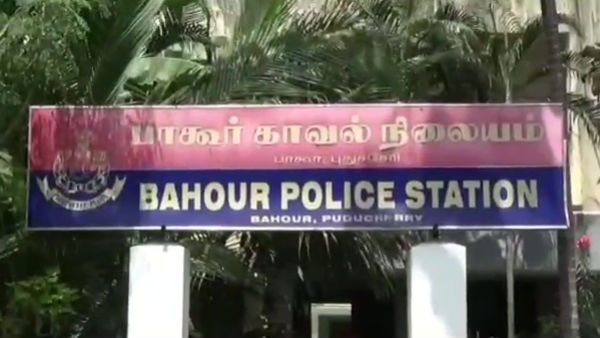 ராணியின் மகள் புகார்