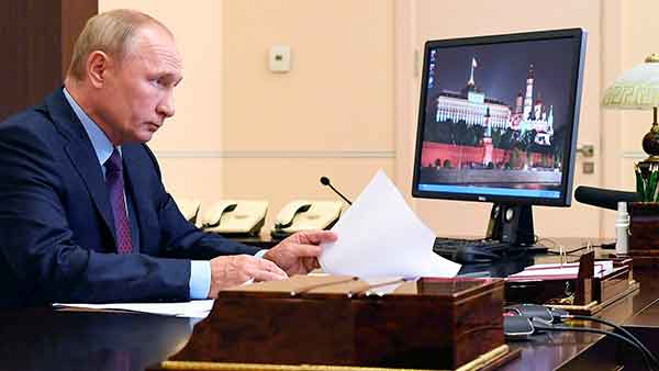 Russian opposition politician Alexei Navalny is in a coma Russian opposition politician Alexei Navalny is in a coma