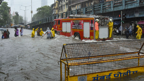 Mumbai gets highest rainfall: moderate to heavy rainfall during next 3-4 hours IMD predicted Mumbai gets highest rainfall: moderate to heavy rainfall during next 3-4 hours IMD predicted