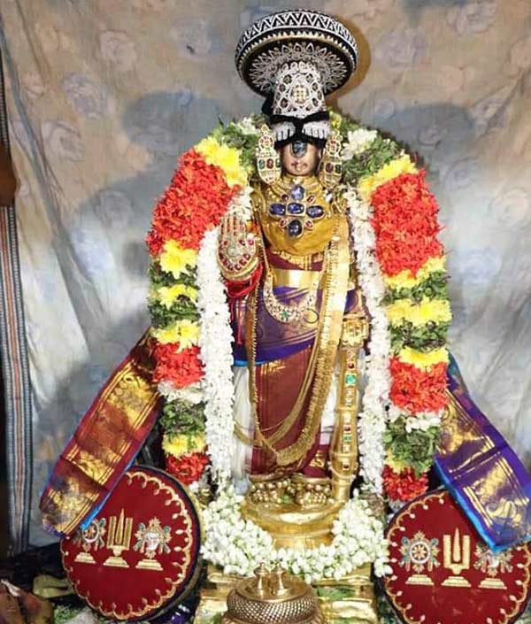 தேரோட்டத்திற்கு பதிலாக கருட வாகனம்