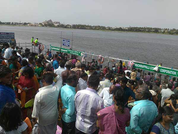 மாலையாக வணங்கும் காவிரி