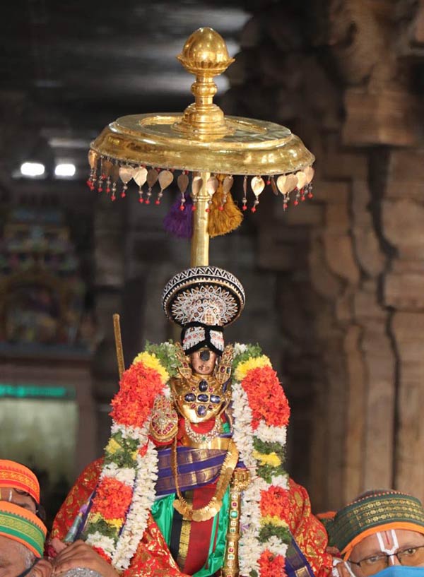 Srirangam Sri Ranganathaswami Temple Adhi Brahmotsavam Sri Namperumal on Garudavahana sevai Srirangam Sri Ranganathaswami Temple Adhi Brahmotsavam Sri Namperumal on Garudavahana sevai