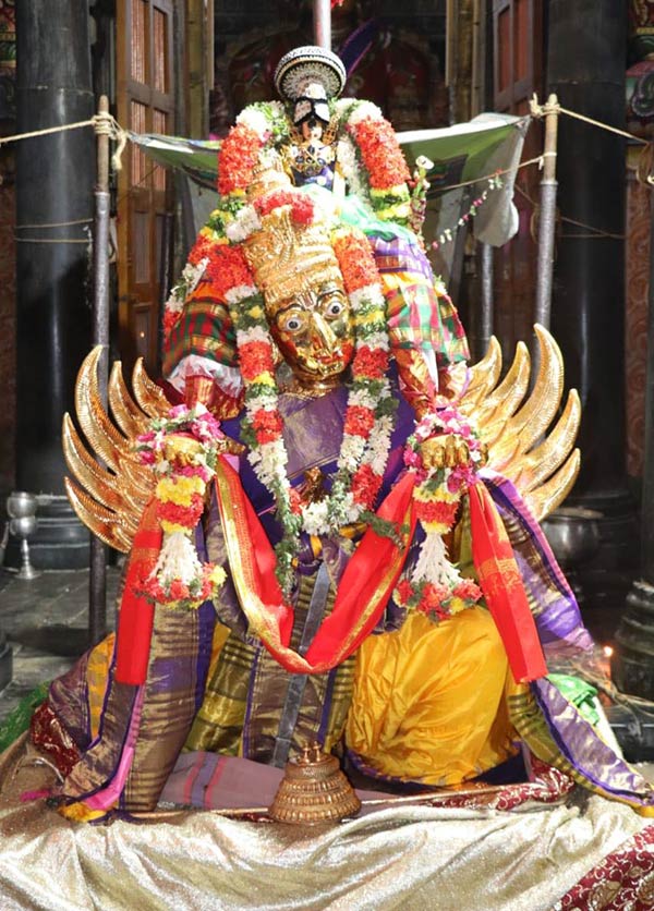Srirangam Sri Ranganathaswami Temple Adhi Brahmotsavam Sri Namperumal on Garudavahana sevai Srirangam Sri Ranganathaswami Temple Adhi Brahmotsavam Sri Namperumal on Garudavahana sevai