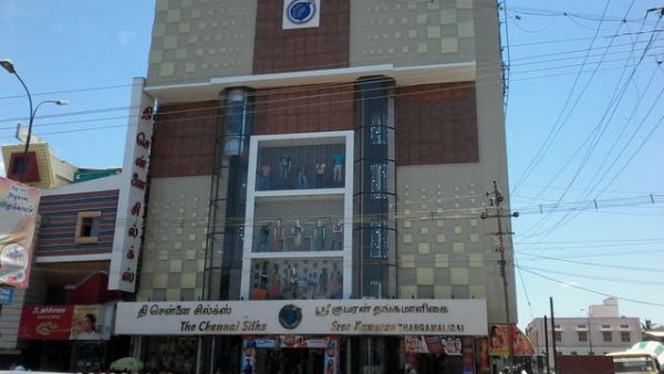 சேலைகளை காட்டப்போகுது