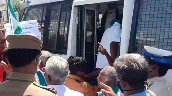 பாரத ஸ்டேட் வங்கி முன்பு